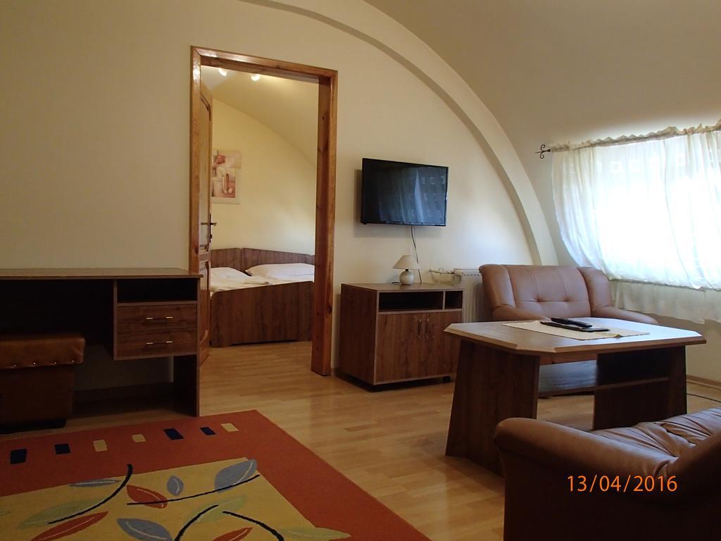 Pension Magnolia Trencin Exterior photo