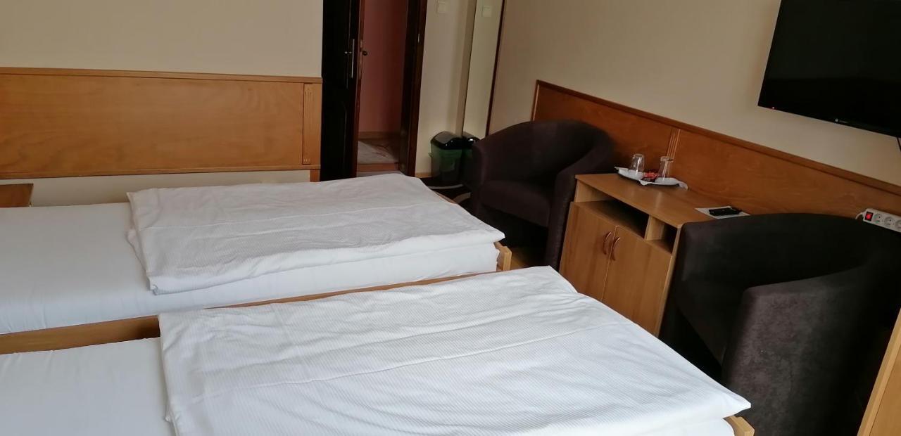 Pension Magnolia Trencin Exterior photo